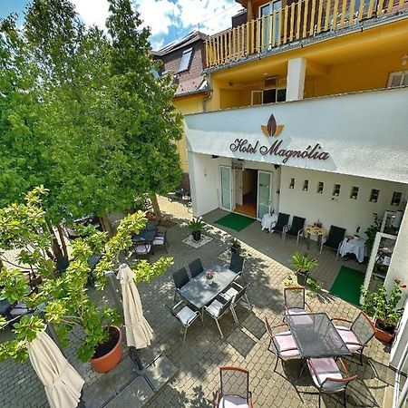 Hotel Magnolia Balatonszepezd Extérieur photo