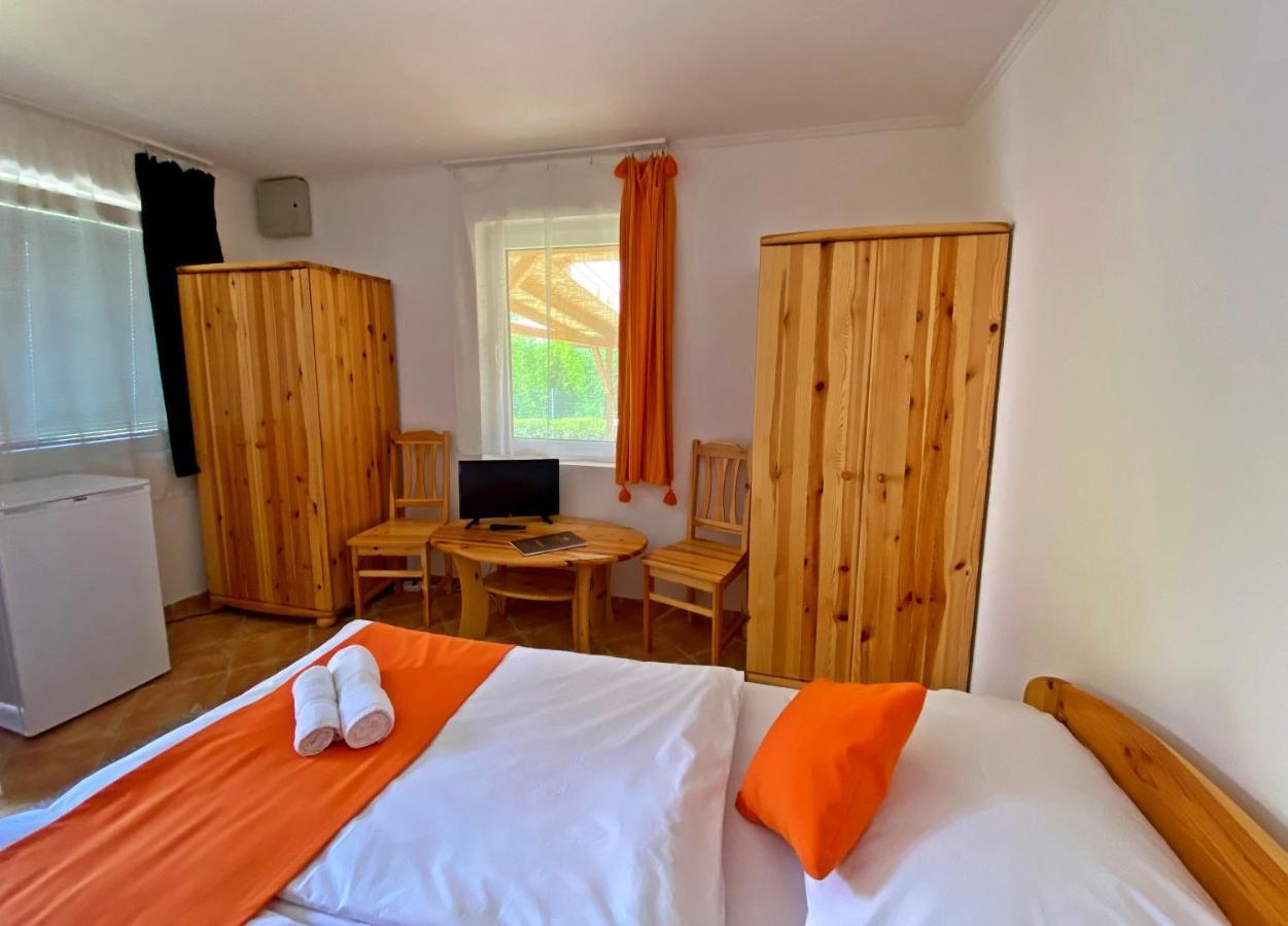 Hotel Magnolia Balatonszepezd Extérieur photo
