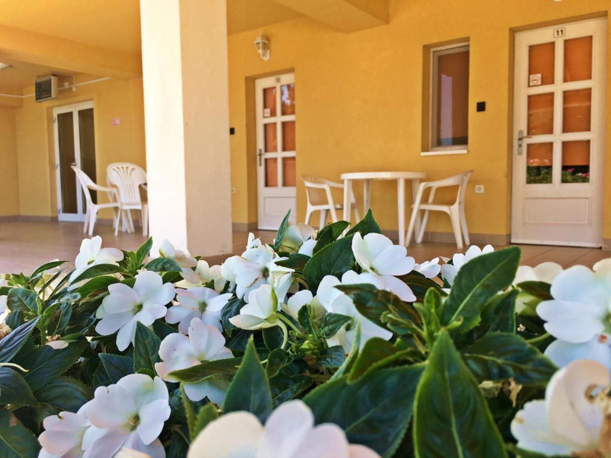 Hotel Magnolia Balatonszepezd Extérieur photo