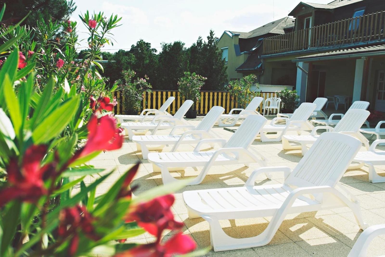 Hotel Magnolia Balatonszepezd Extérieur photo