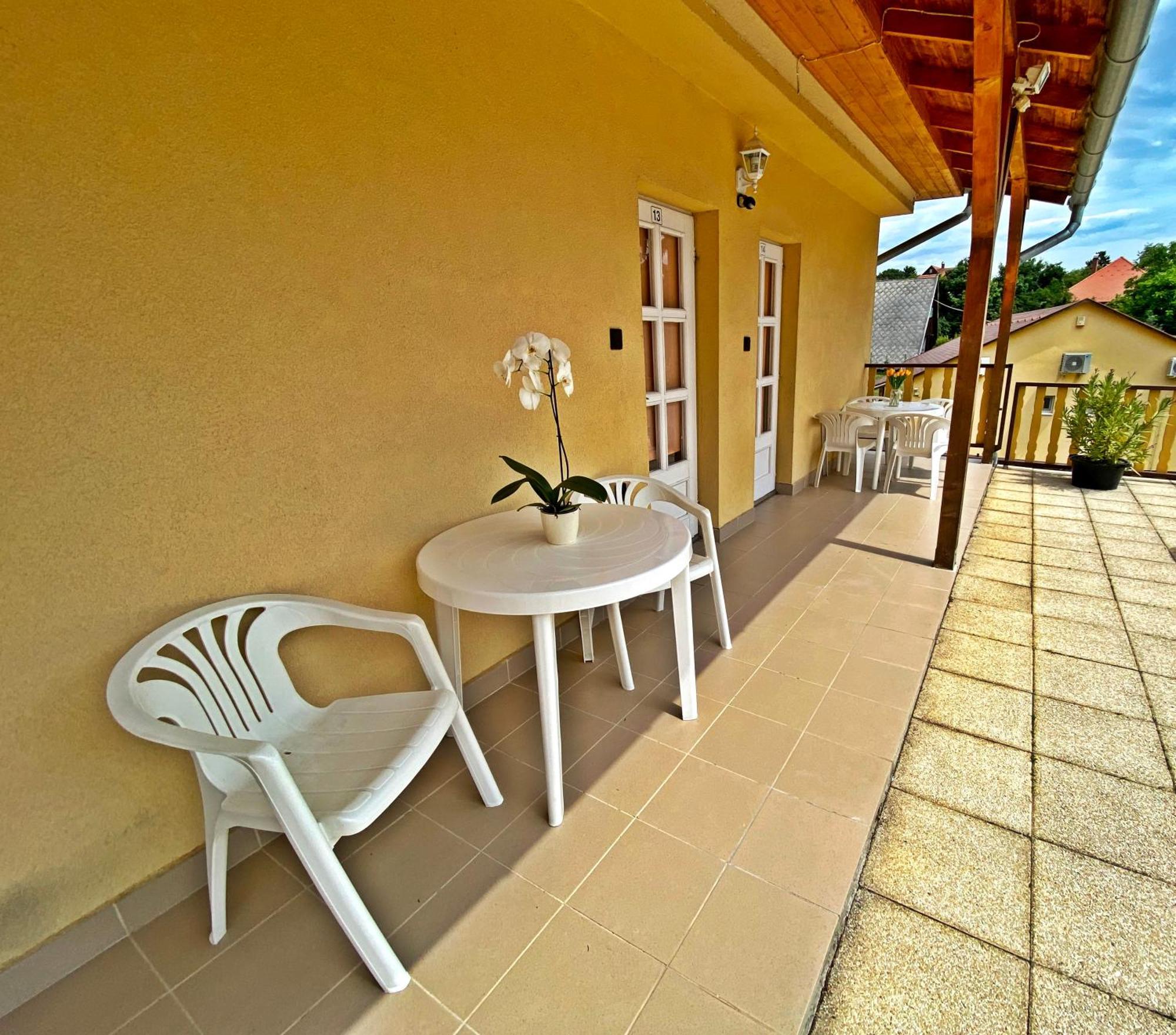 Hotel Magnolia Balatonszepezd Chambre photo