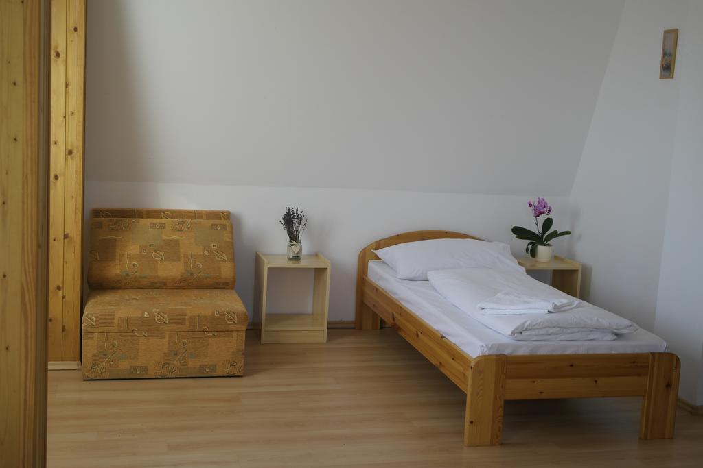 Hotel Magnolia Balatonszepezd Extérieur photo