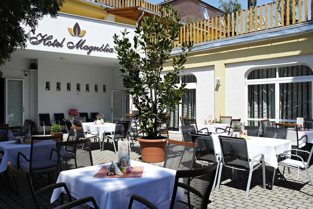 Hotel Magnolia Balatonszepezd Extérieur photo